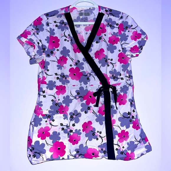 🌺Floral fitted scrub top - Picture 1 of 4